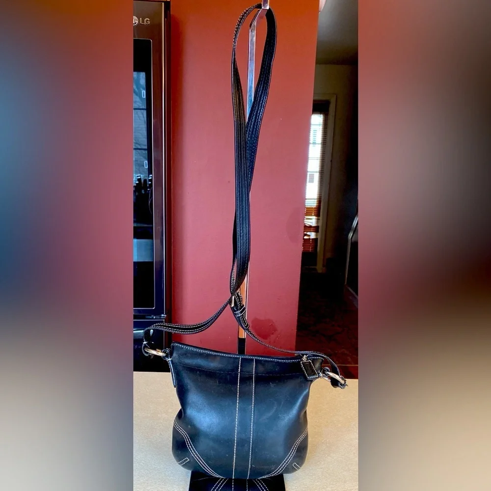 COACH Soho Black Leather Swingpack Small Crossbody Bag, EUC